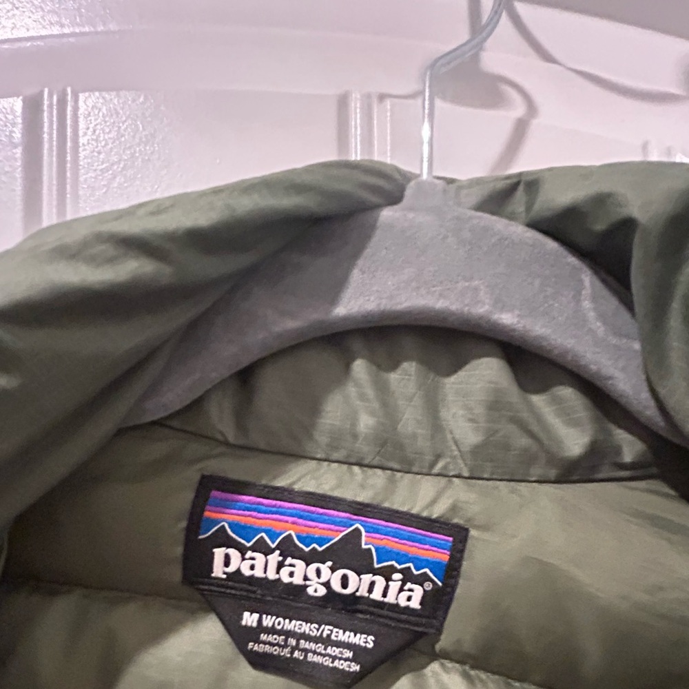 EUC Patagonia Down Sweater Jacket Green; ladies medium - Picture 4 of 7
